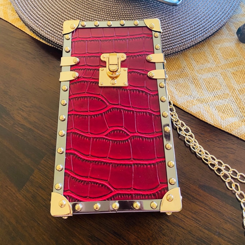 New Embossed purse✨